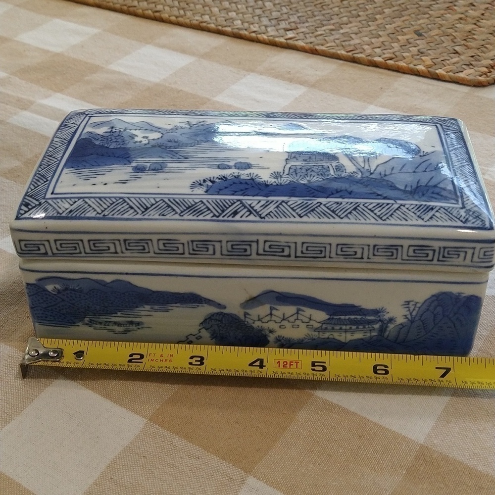 Antique Oriental Chinese divided trinket box 7 x 4 Greek key blue white